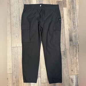 Vuori Men's Dark Cargo Pants 36x30